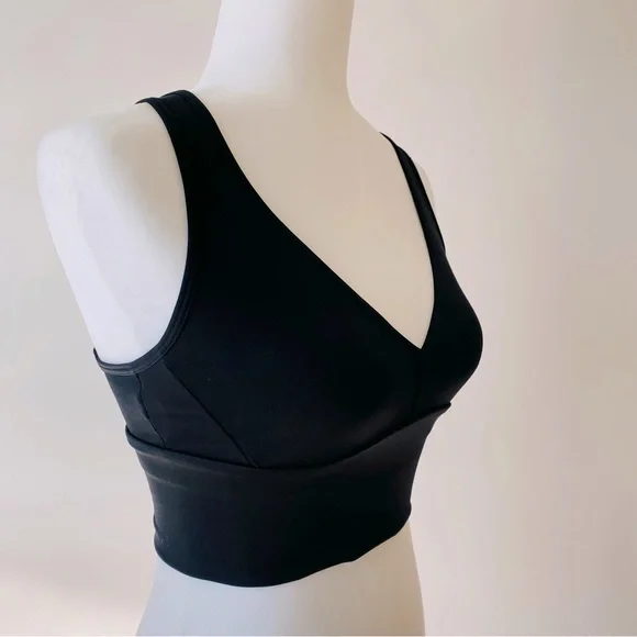 Structured Sports Bra - Picture 8 of 9